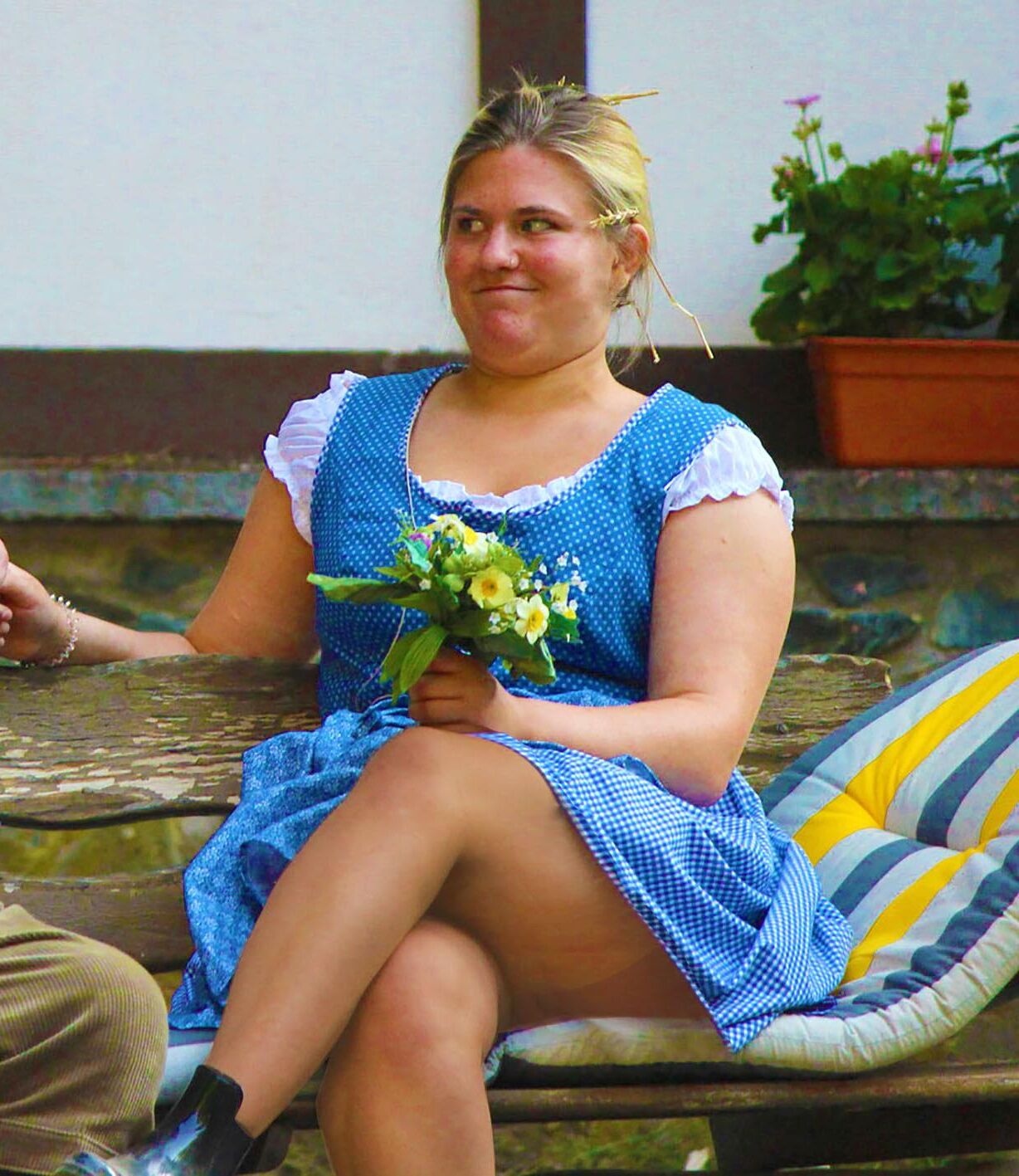 Fesche madln im dirndl zum vierhundertdritt`n
