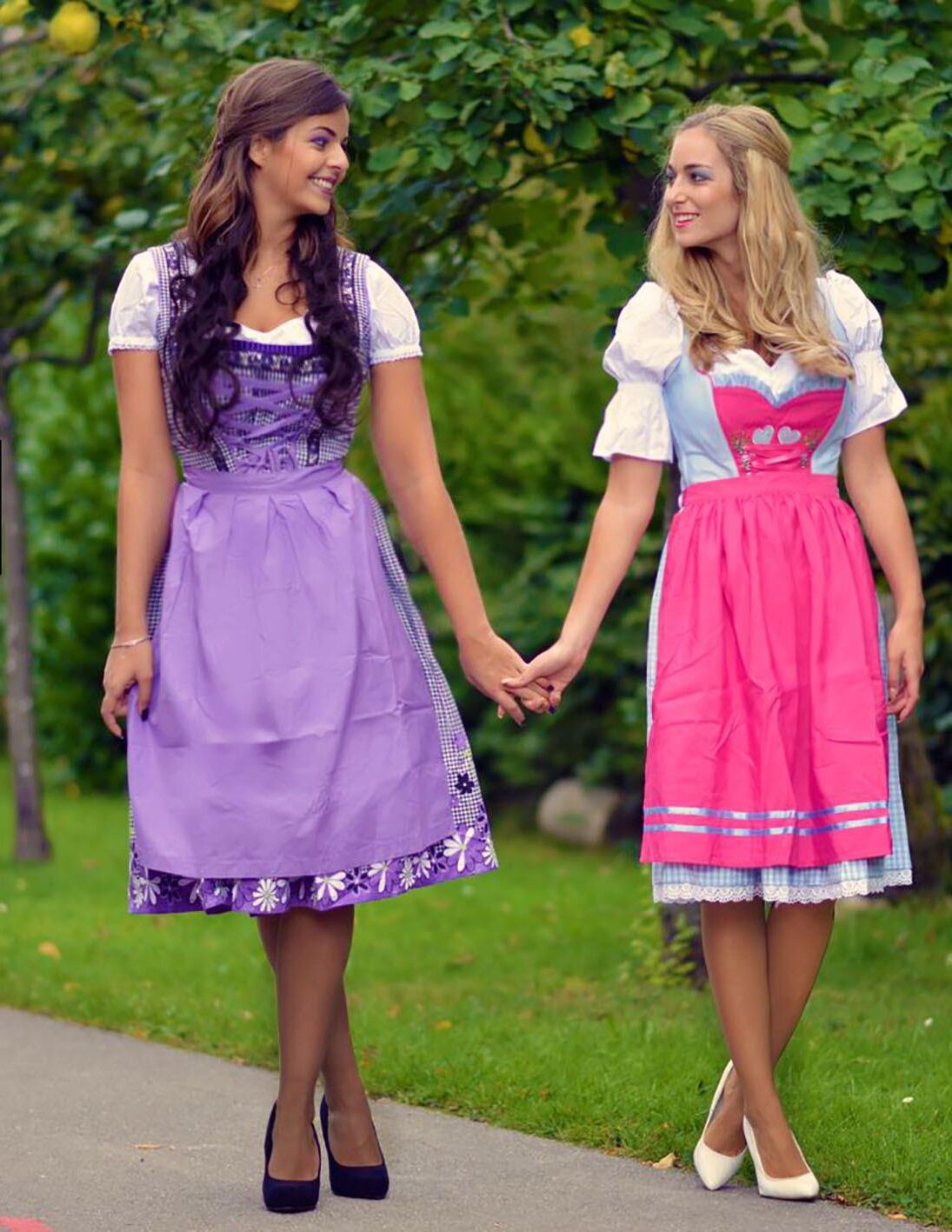 Fesche madln im dirndl zum vierhundertdritt`n