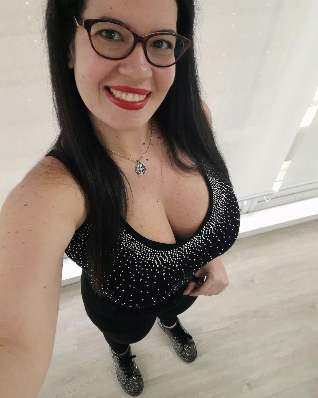 Latim sexy incrível com peitos grandes