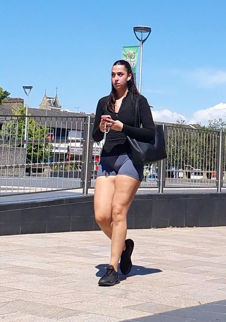 [Candid] Gym Desi mostra pernas e bunda