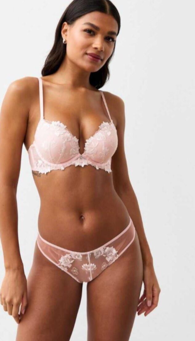 Dessous- und Bikini -Mix