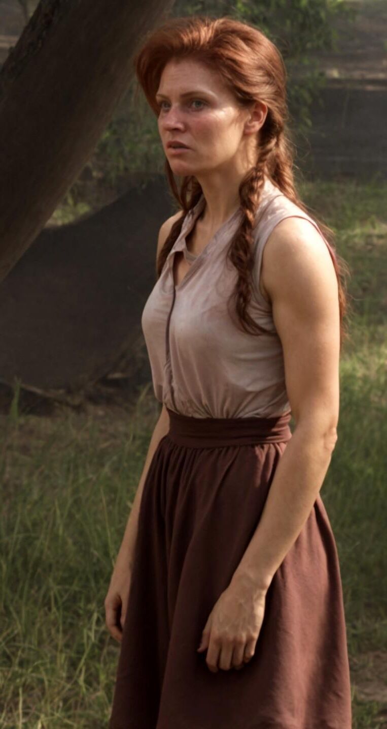 Redhead Mary Beth Gaskill (RDR) posando nua no acampamento
