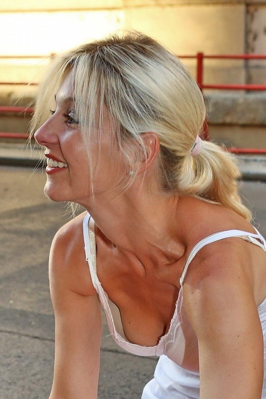 Sabina Laurinova ( )