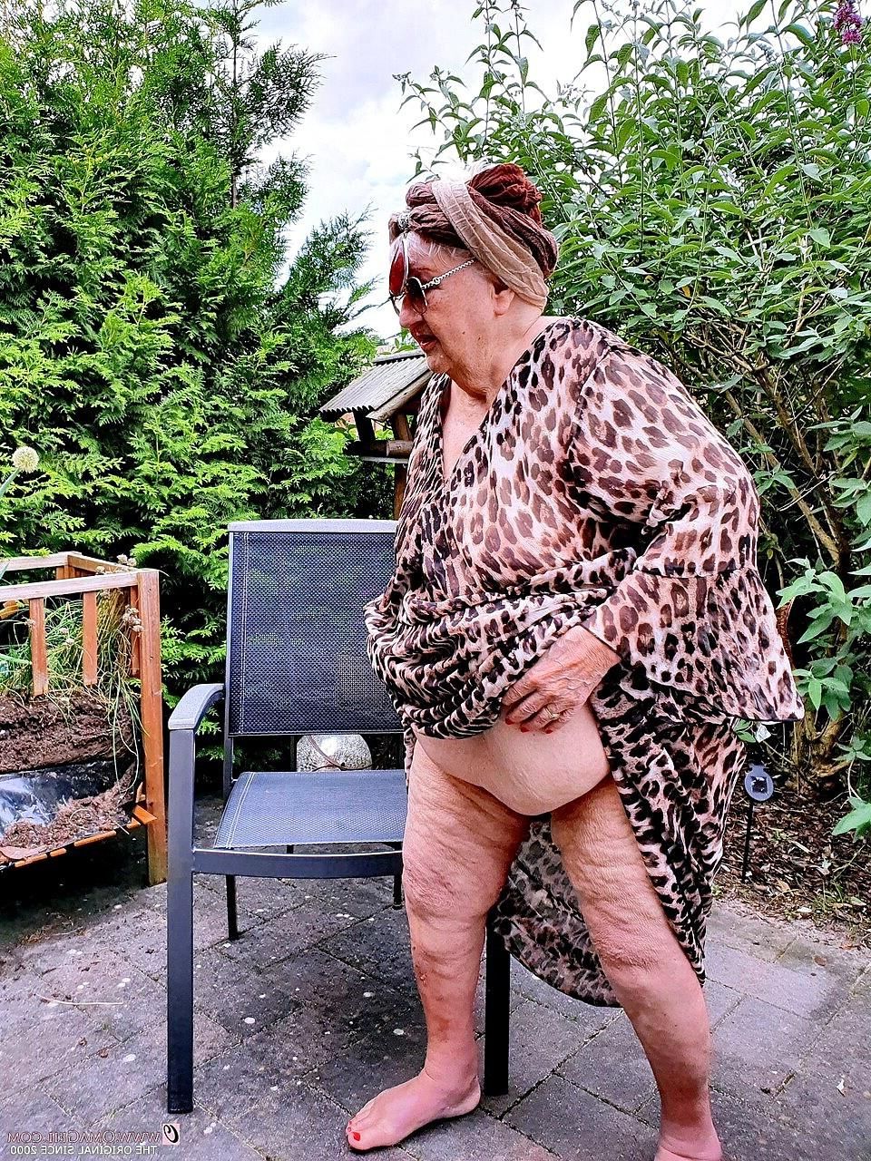 ABUELITA. 