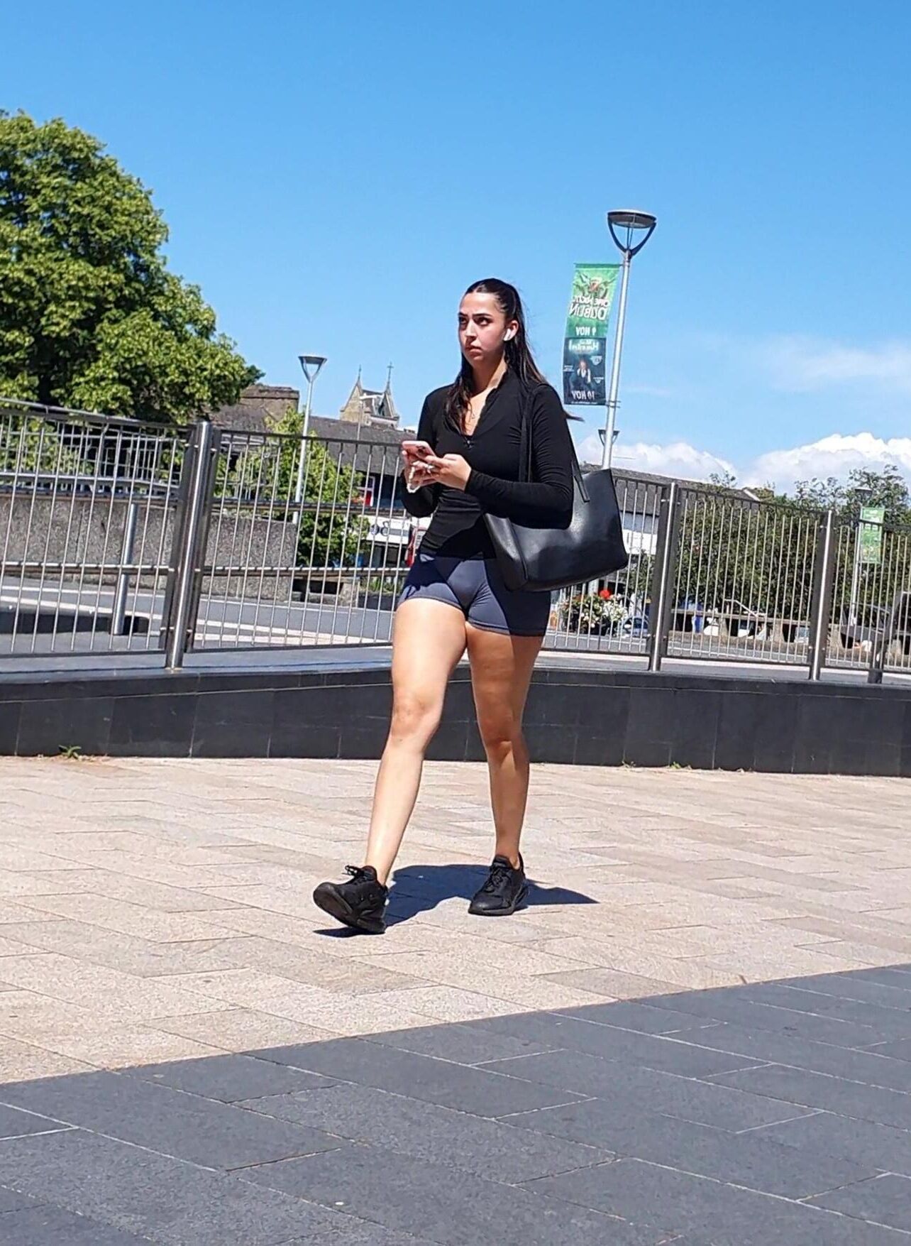[Candid] Gym Desi mostra pernas e bunda