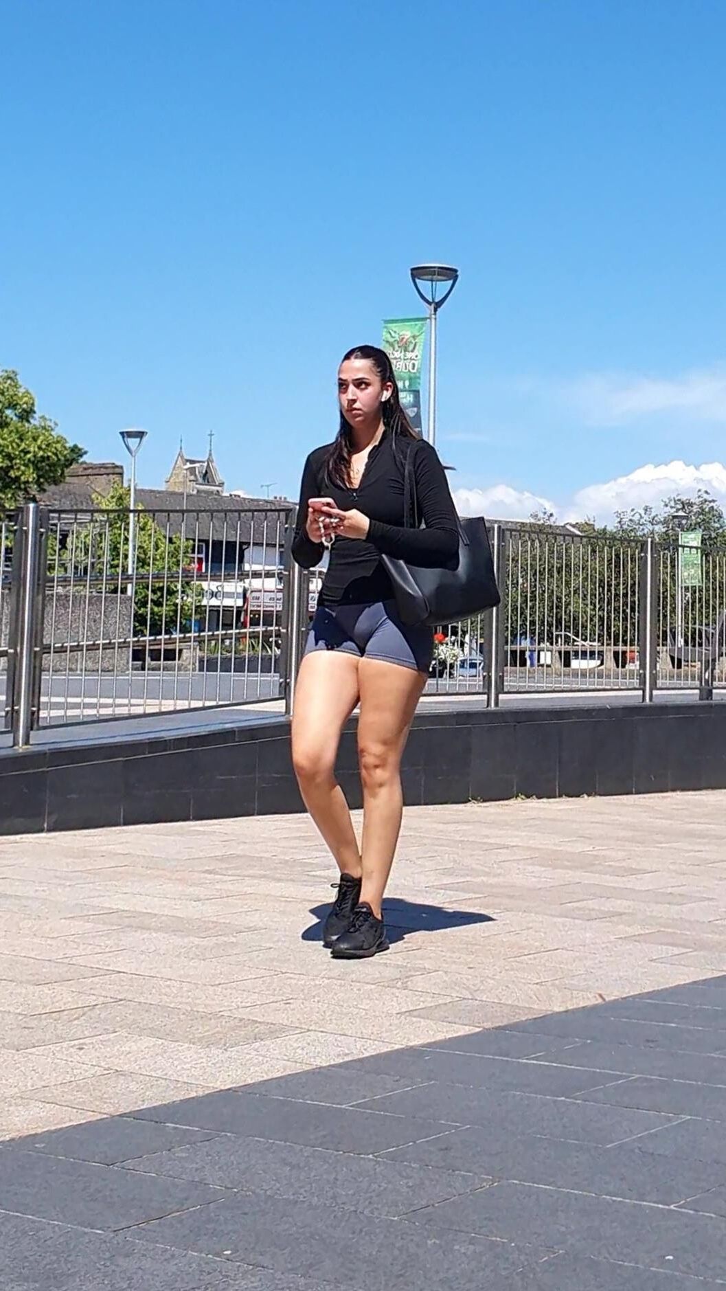[Candid] Gym Desi mostra pernas e bunda