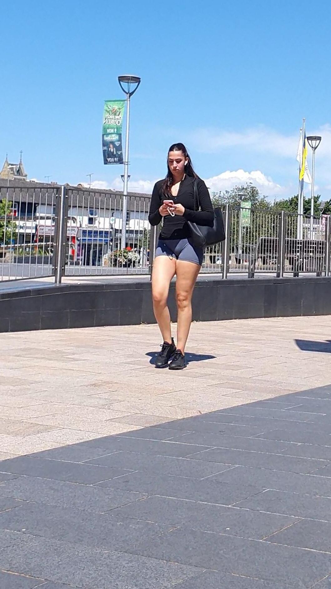 [Candid] Gym Desi mostra pernas e bunda