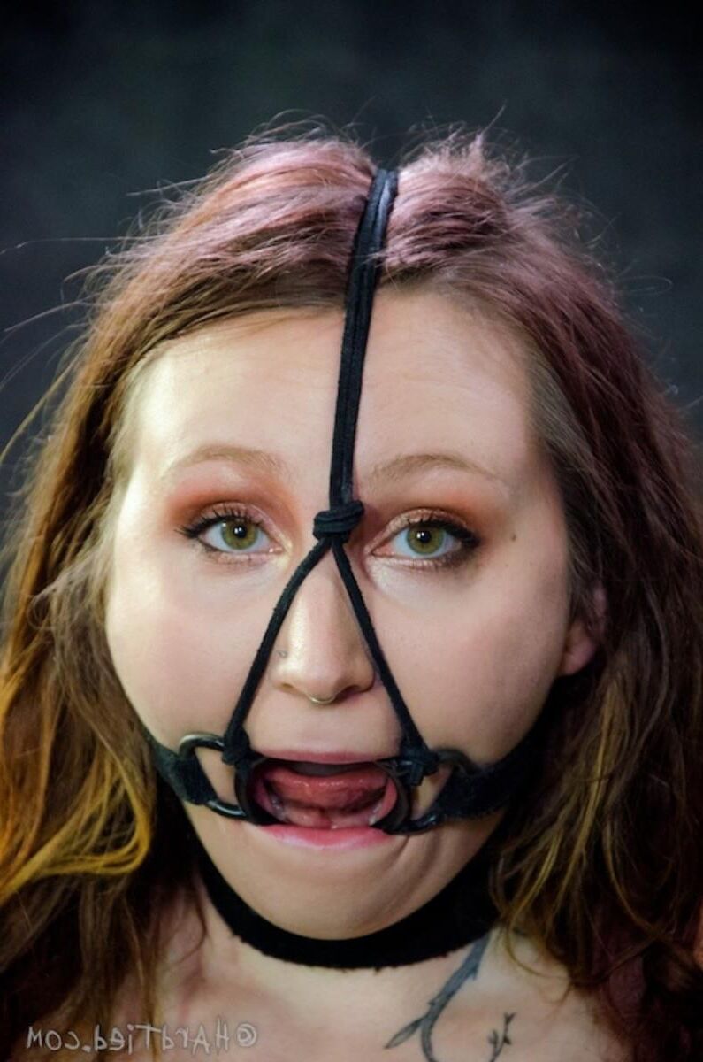 Modelo de bondage de Mollie Rose