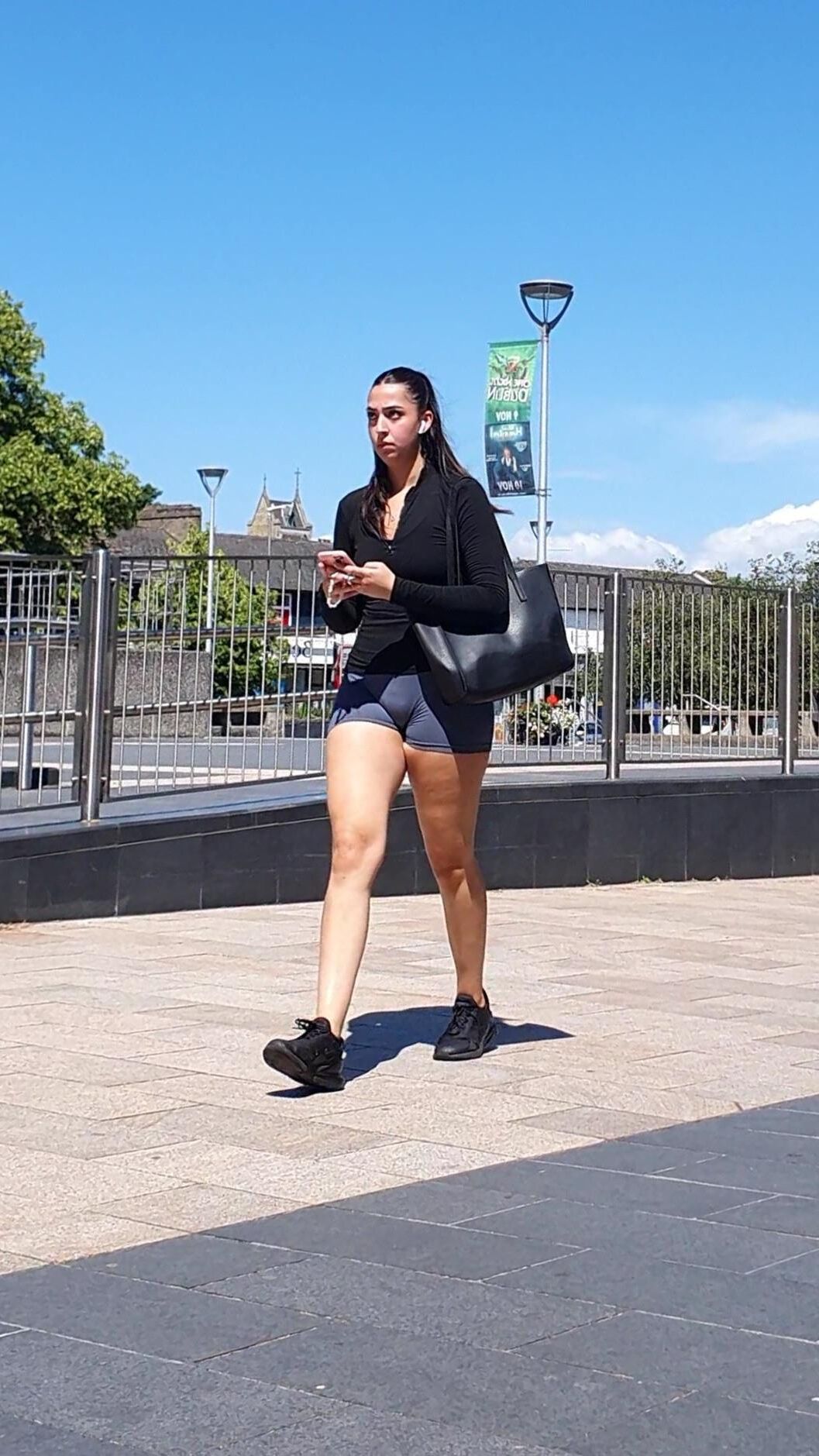 [Candid] Gym Desi mostra pernas e bunda