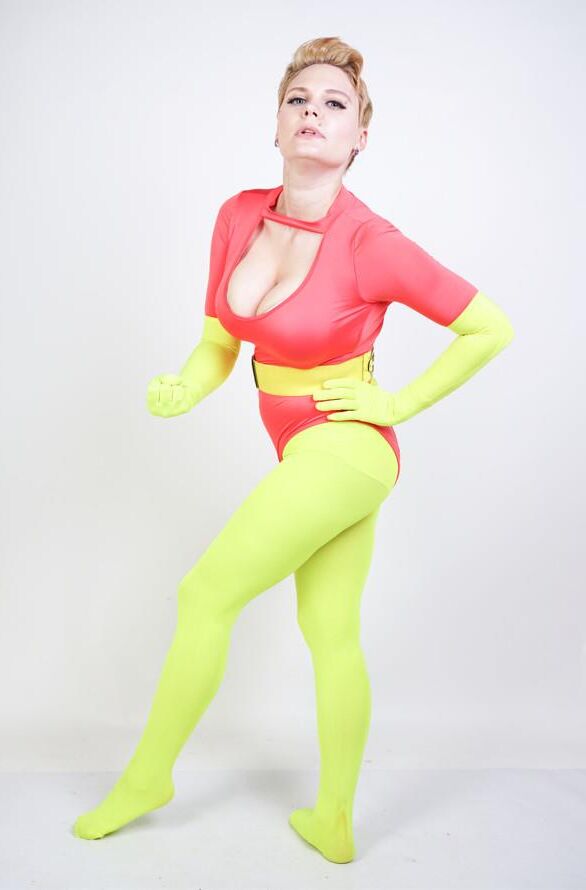 No desnuda imagen de caldo de cabello corto amarillo rojo leotard super héroe fe