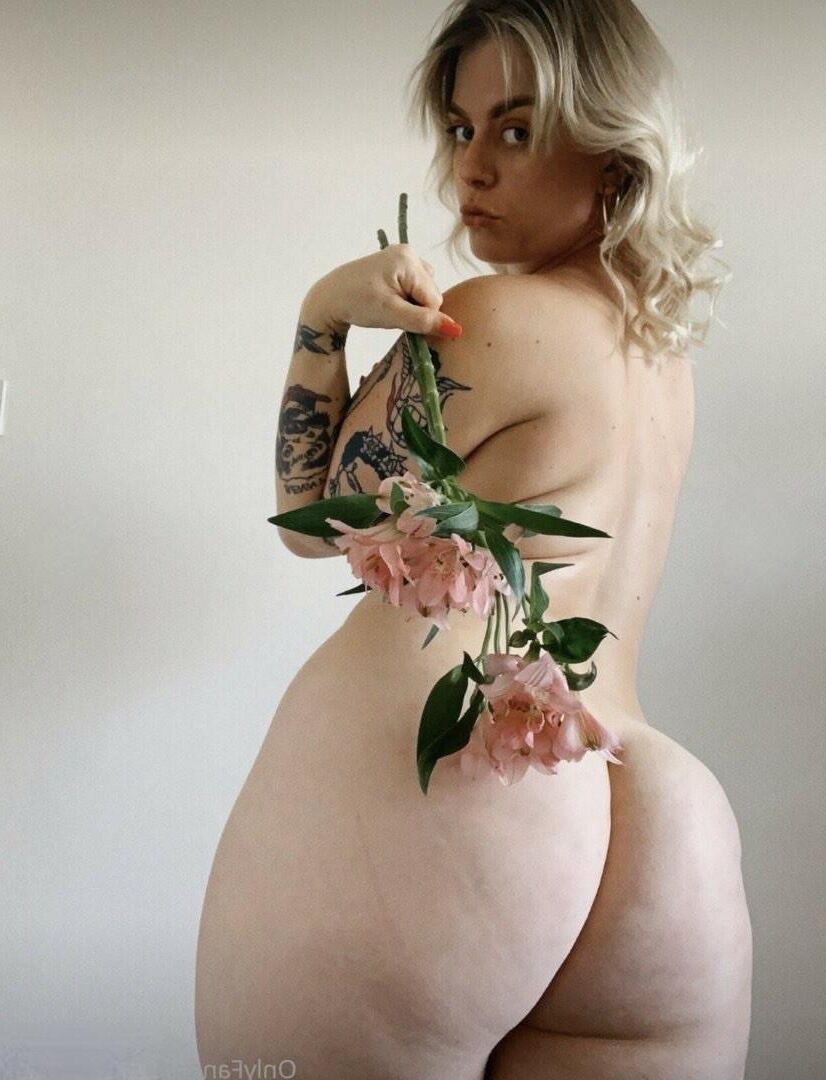 Soph Big Butt Big Tits Beauty Blonde BBW Girl Mixed Hot Shots