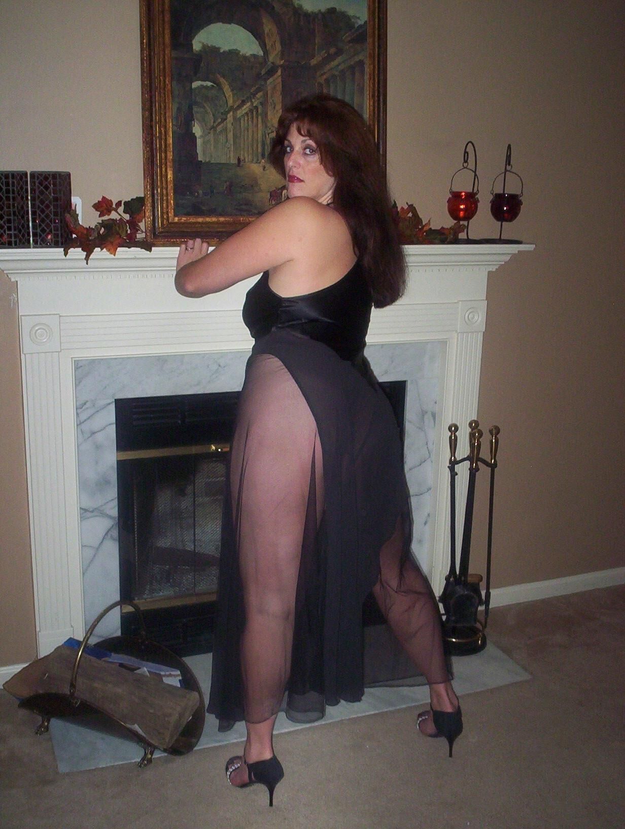 Kentucky wife Deborah strips off