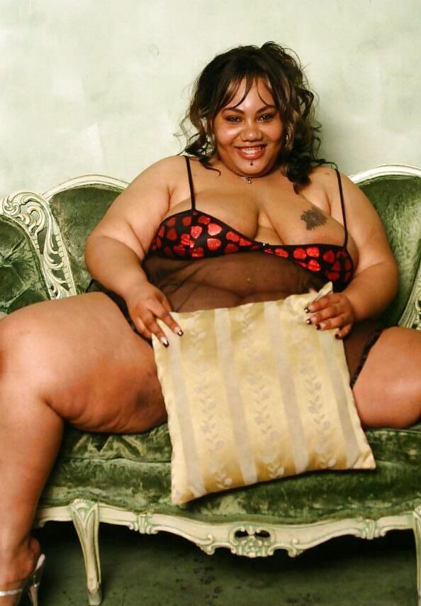 A Fat Prostitute comes To You Dressed Like This Would You Pay?