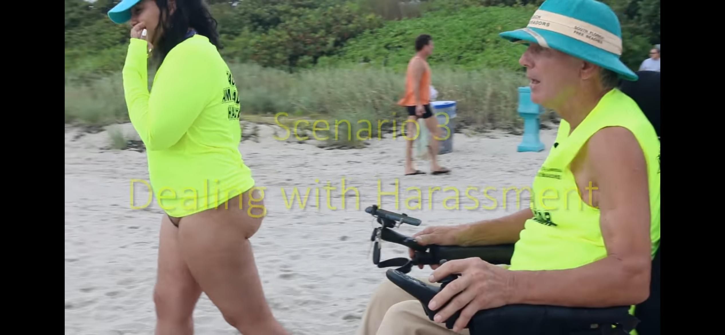 Bottomless Latina Pawg mit großem Arsch und haarige Muschi am Strand
