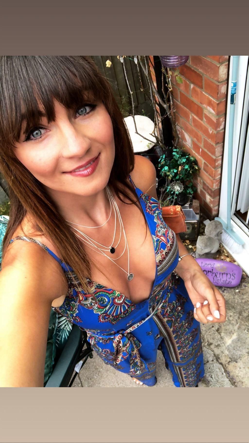 UK MILF ANNAは、そのようなWank Meatです。