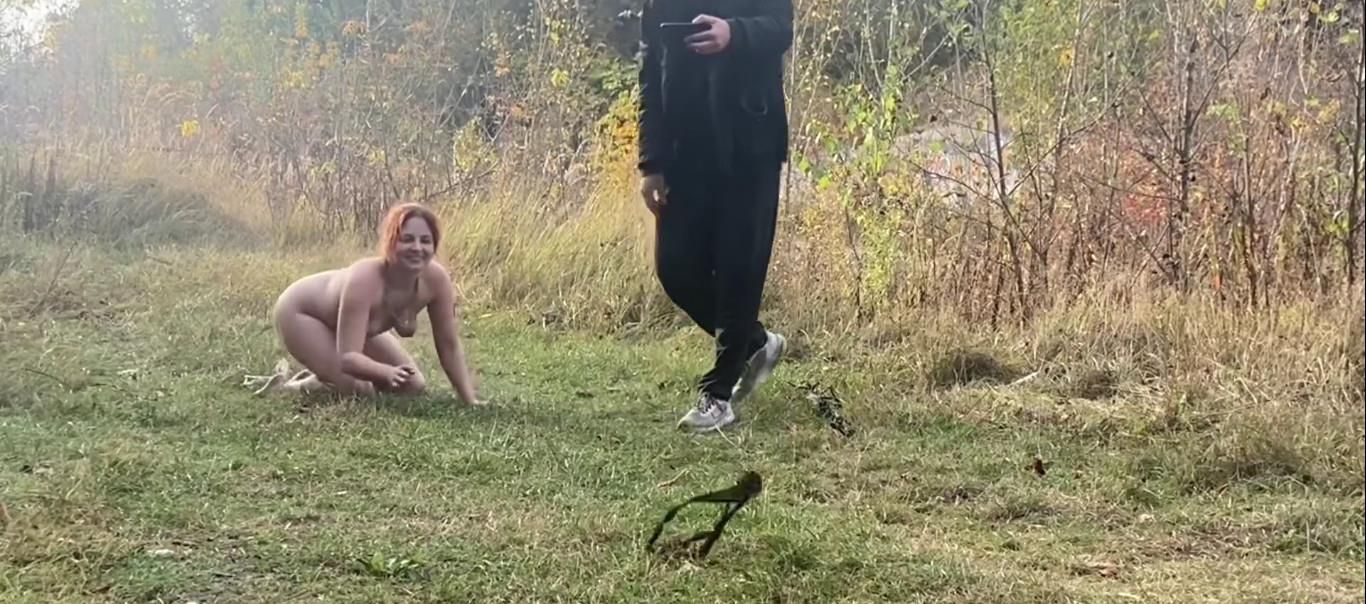 la mujer se desnuda y deshumanizada