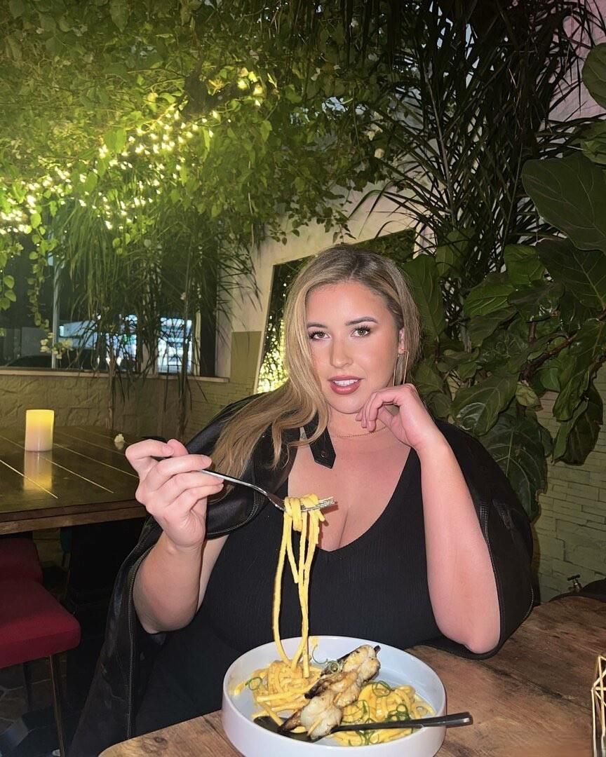 ローレン巨大なおっぱいビューティーbbw youtuber girlミックスホットショット