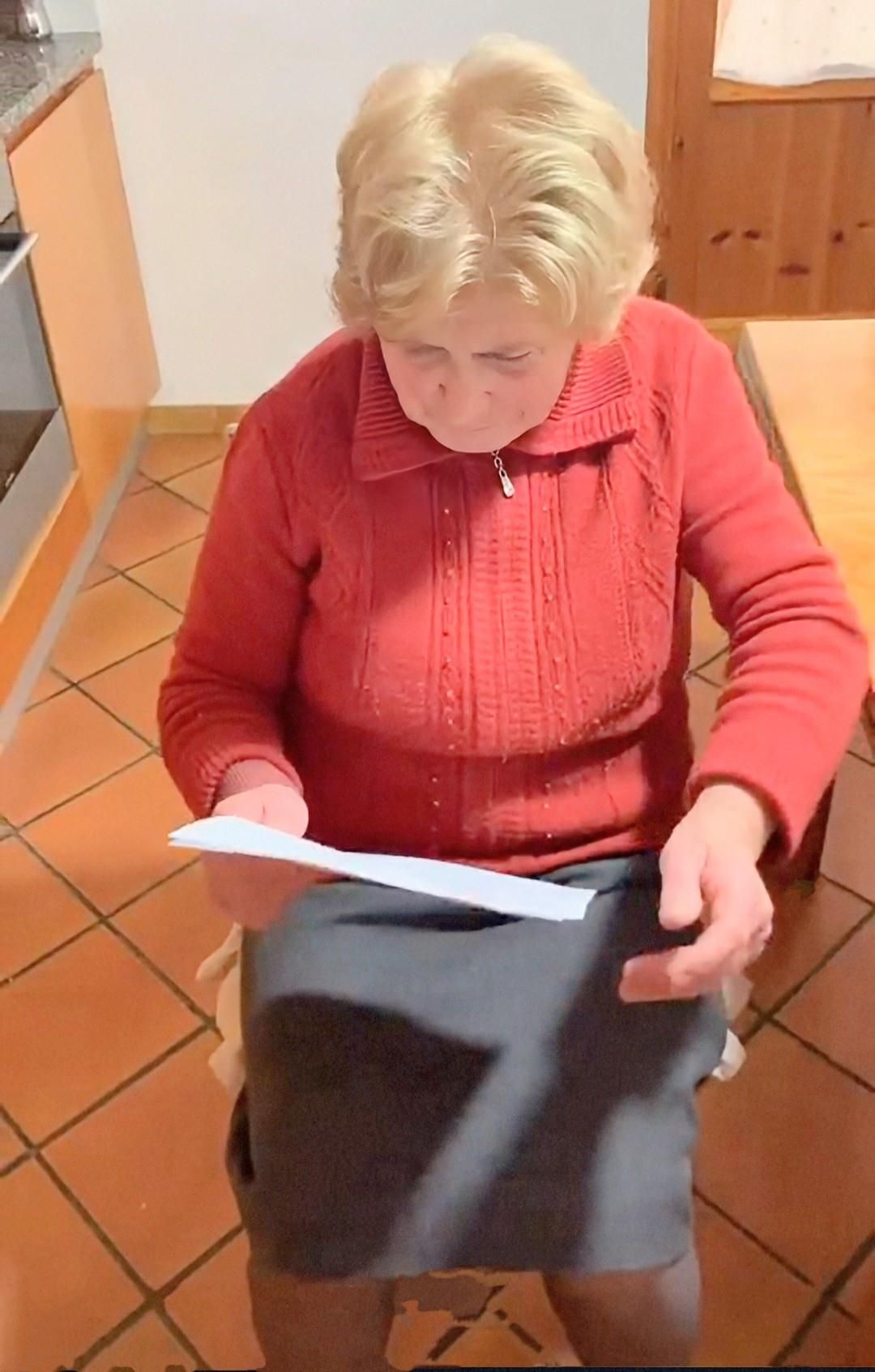 Oma, kaum zu ficken.