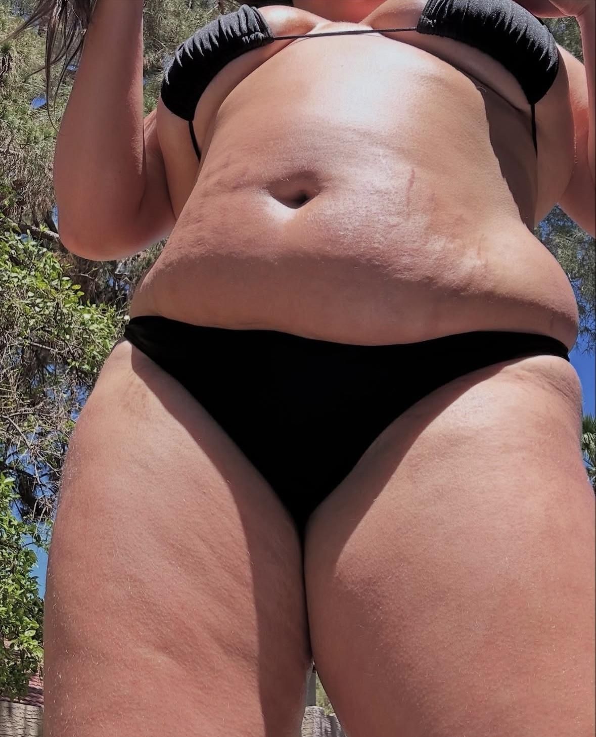 Kari Big Butt Big TitsブルネットBBWとメガネミックスホットショット