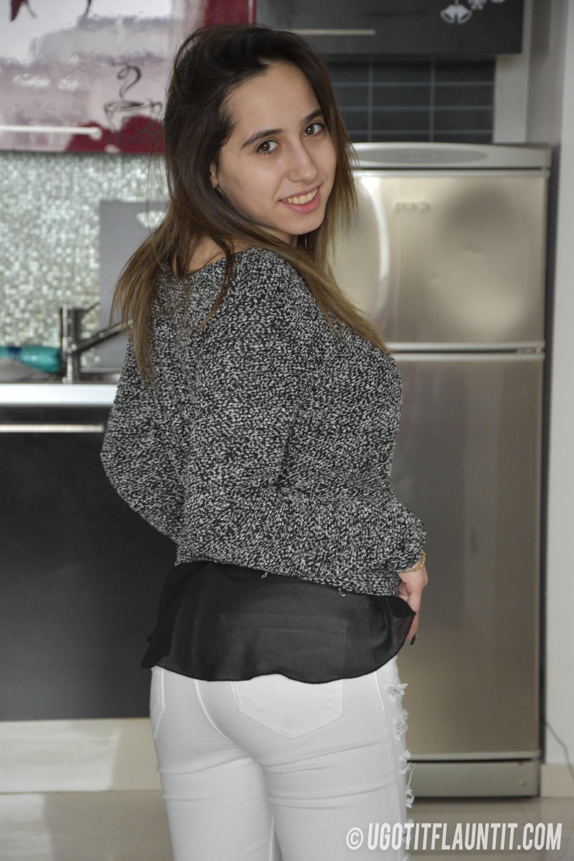 u got it flaunt it  Delia indoors Part 