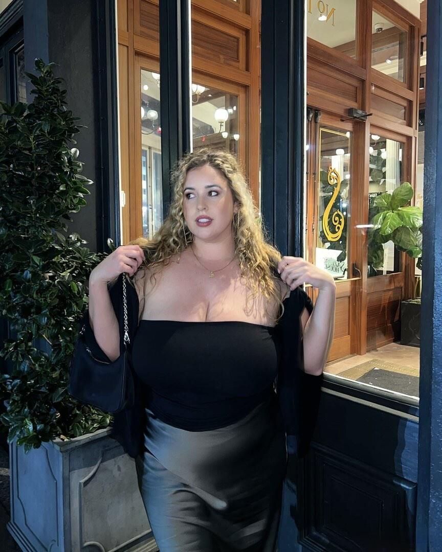 ローレン巨大なおっぱいビューティーbbw youtuber girlミックスホットショット