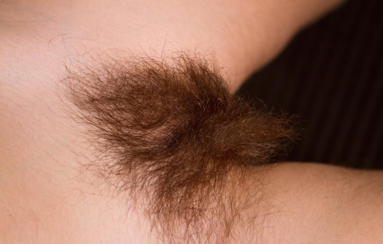 AMATUER peludo de pelo largo con una cara lisa Cuerpo caliente aya