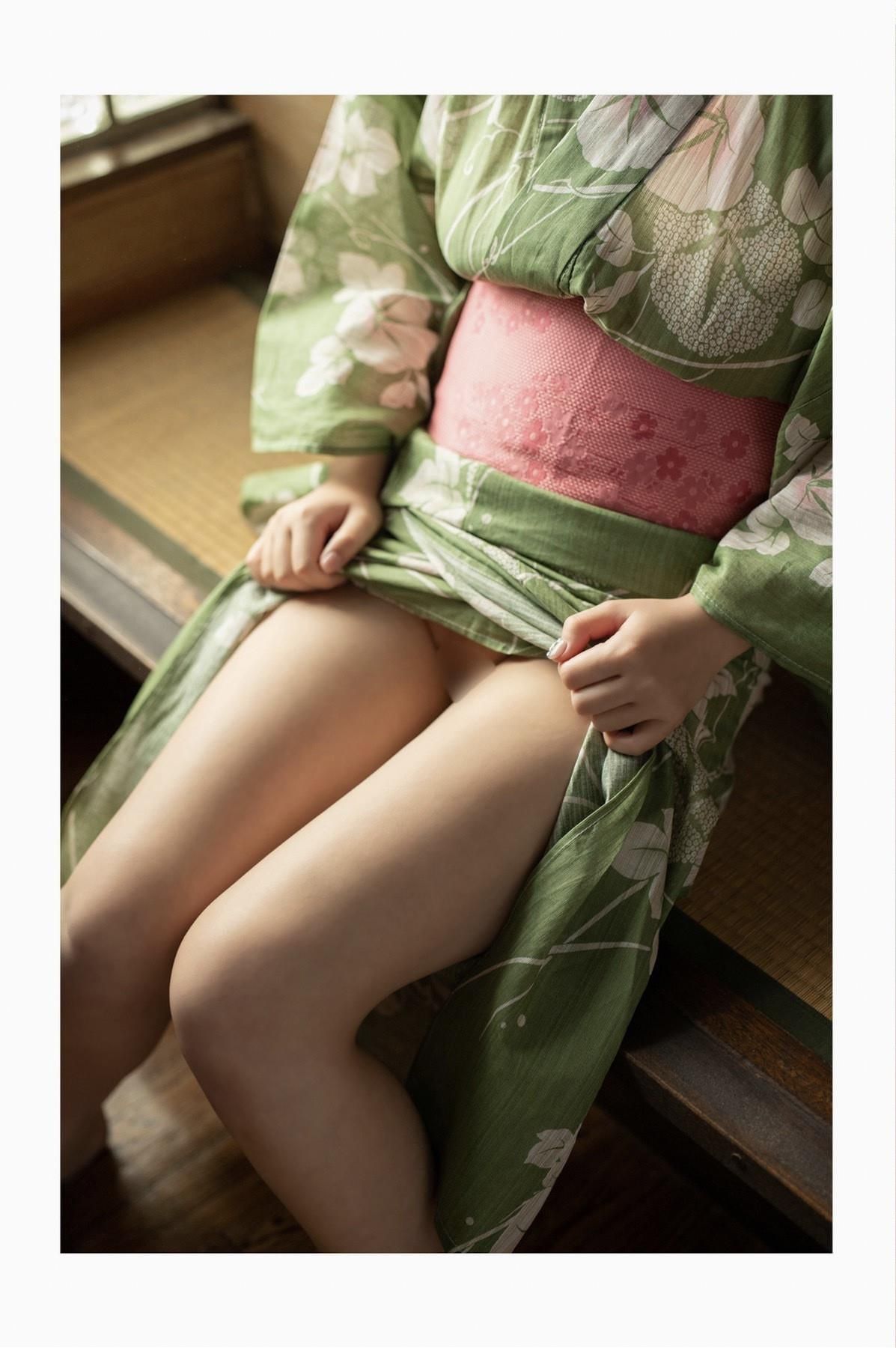 Kurumi Momose Ademari