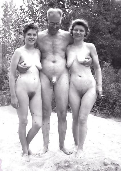Chica nudista de papá