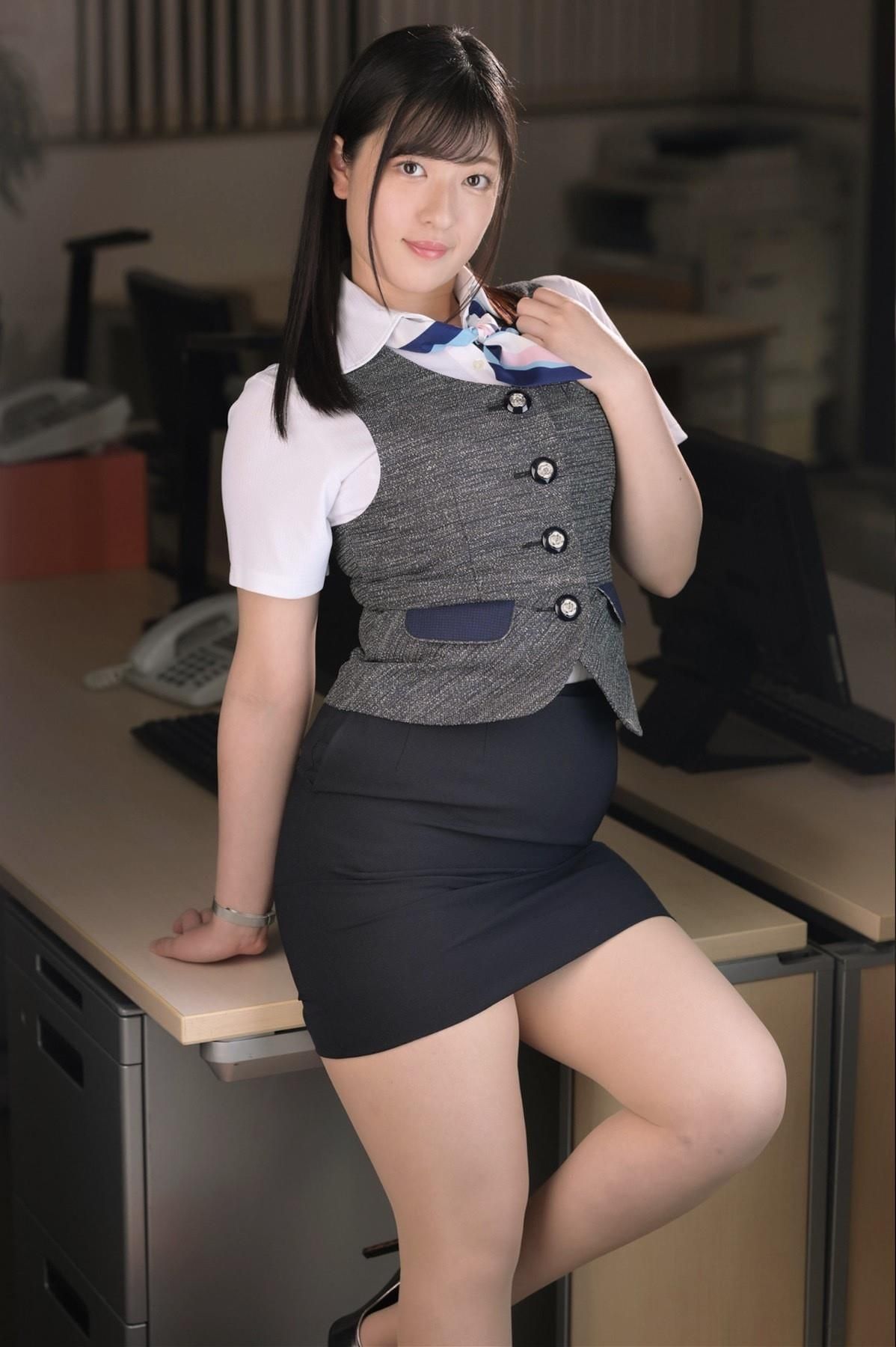 Kobato Mugi Tempting Working Lady Vol.