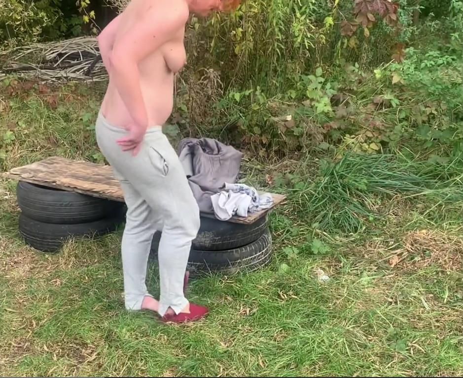 la mujer se desnuda y deshumanizada