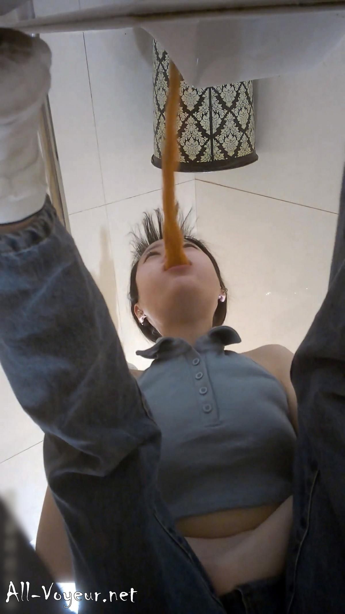Wc voyeur. 