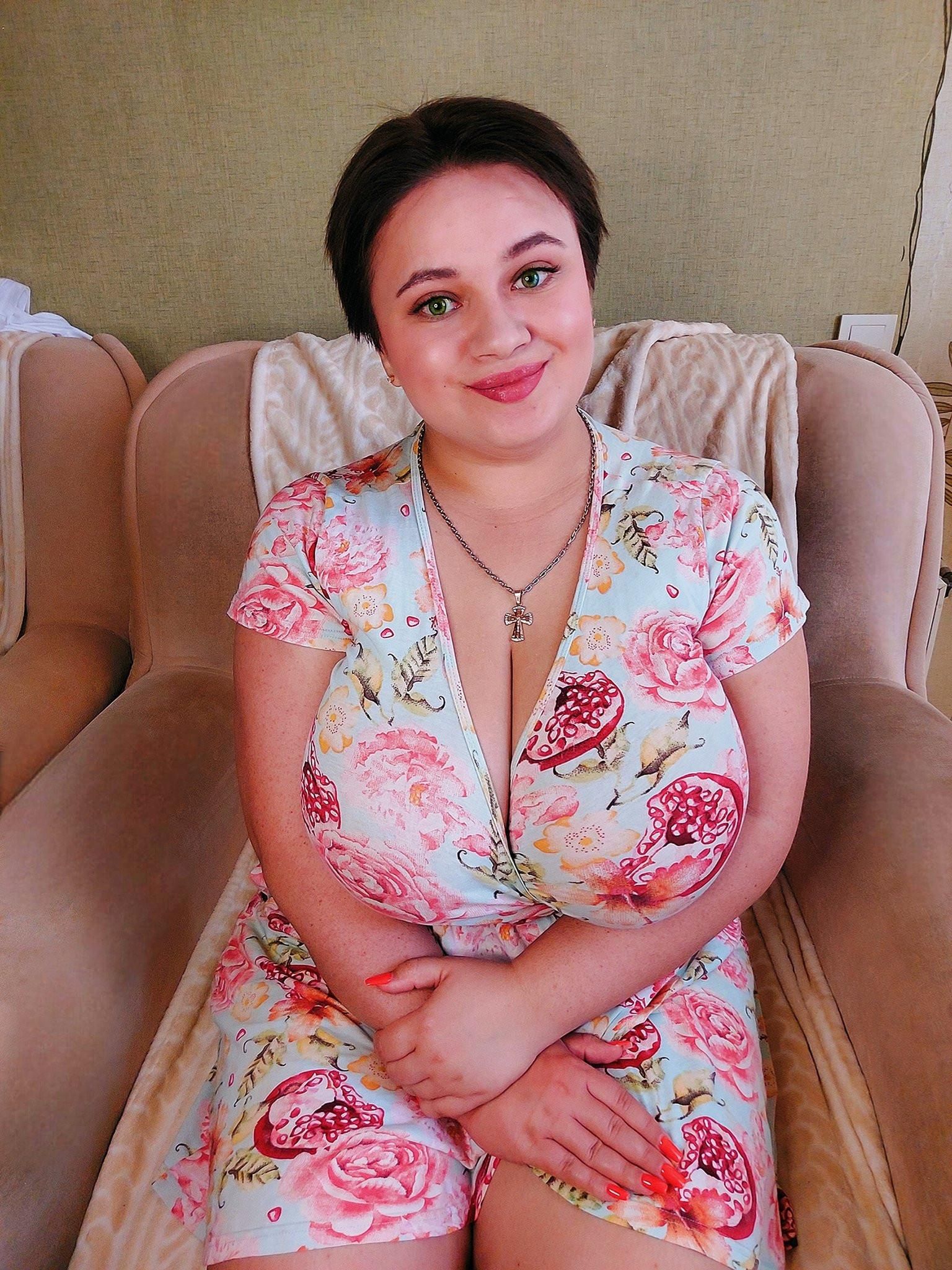 Vale Big Butt riesige Brüste Russische wunderschöne BBW gemischte heiße Aufnahmen
