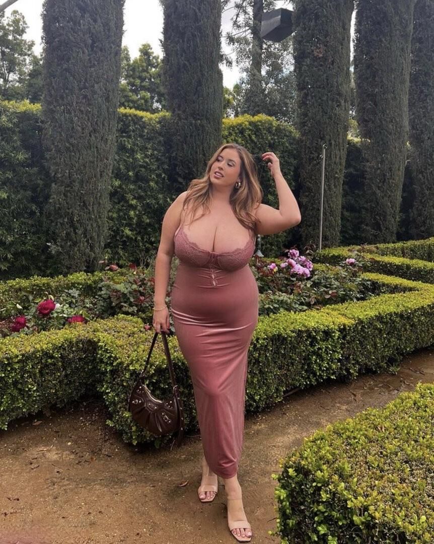 ローレン巨大なおっぱいビューティーbbw youtuber girlミックスホットショット