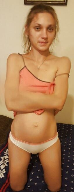 Skinny Polish Cameltoequeen Maja in garfield undies