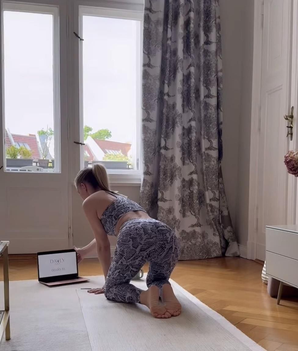 Alina Merkau Feis Sexy