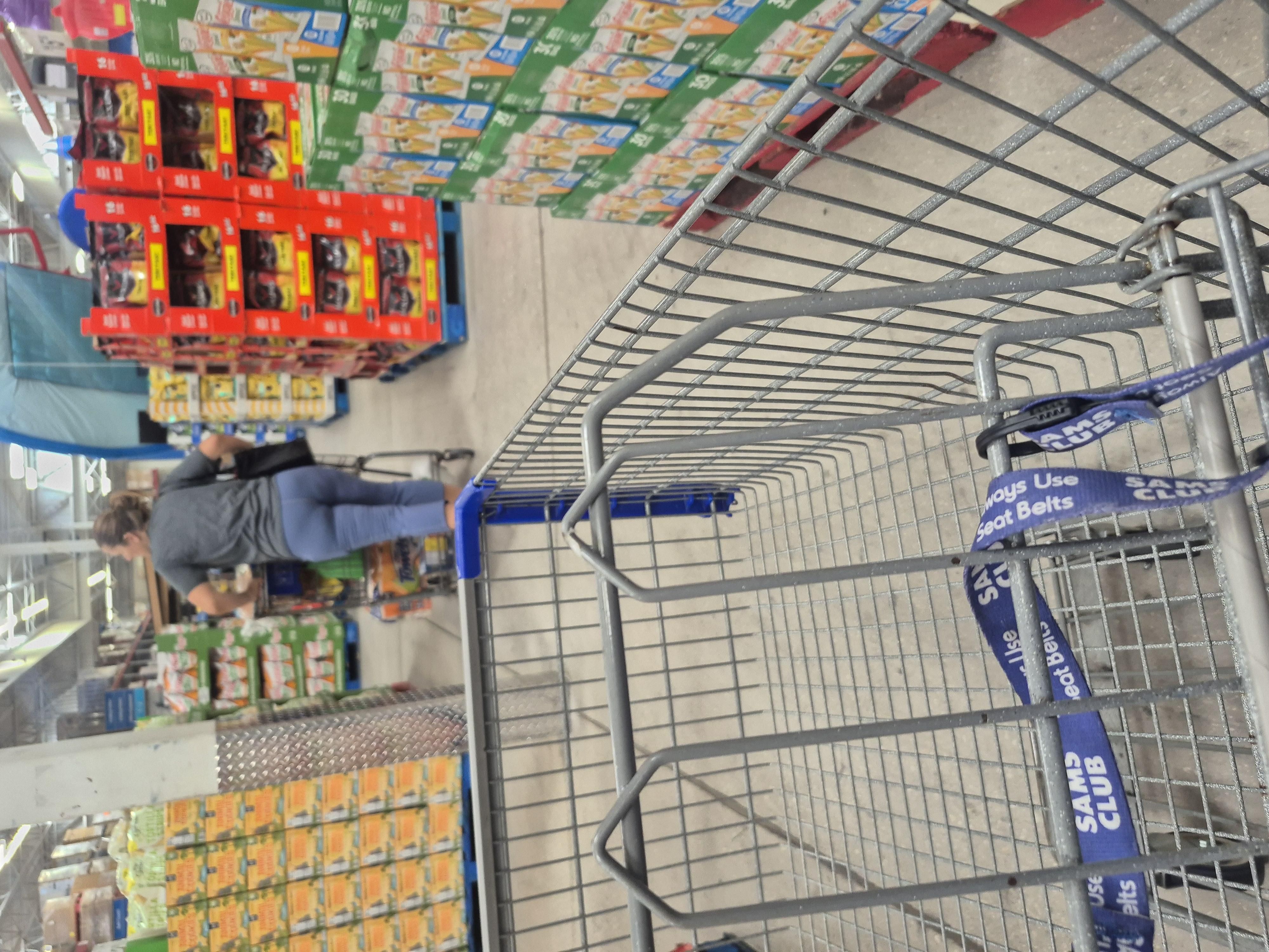 Shopping Voyuer