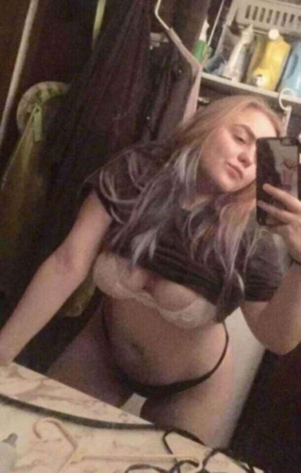 Espesa puta rubia Haley