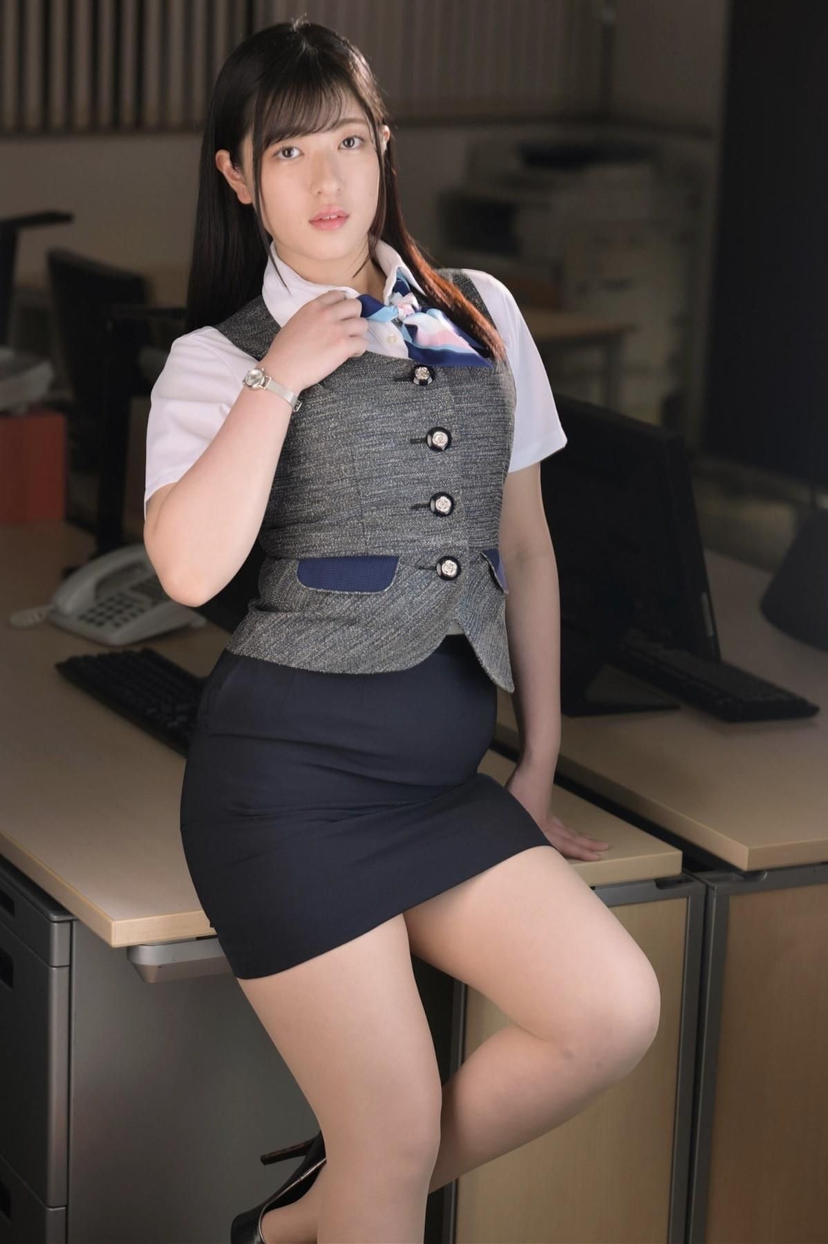 Kobato Mugi Tempting Working Lady Vol.