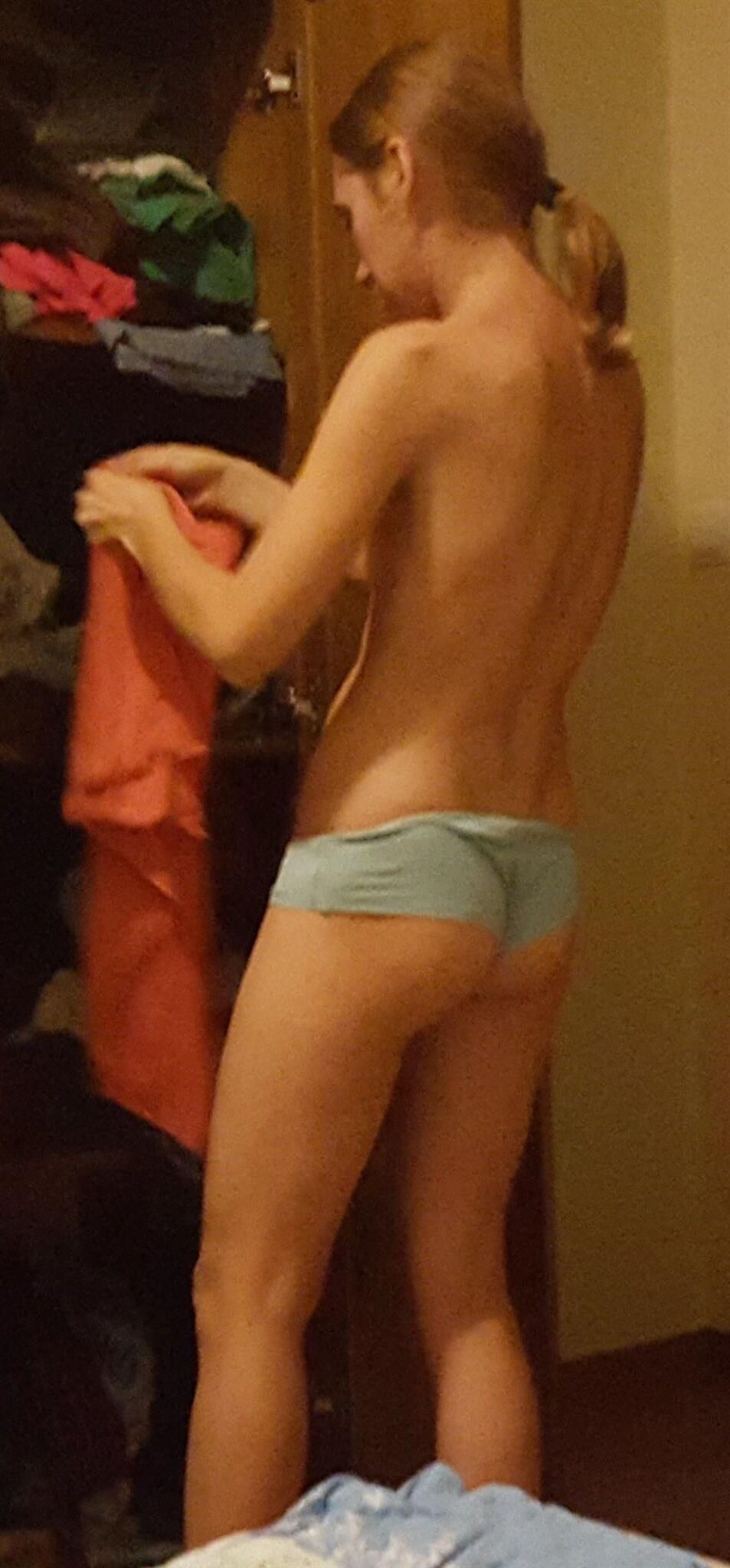 Skinny Polish Cameltoequeen Maja in blue undies