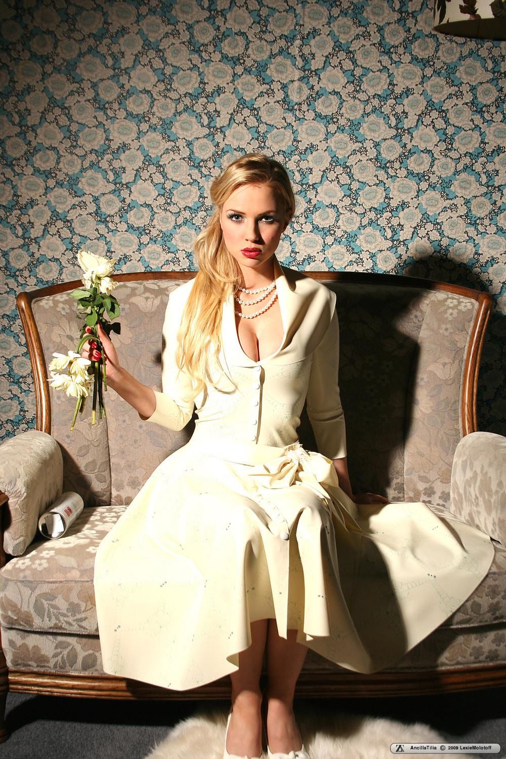 Zivity AncillaTilia Stepford Wife (x)