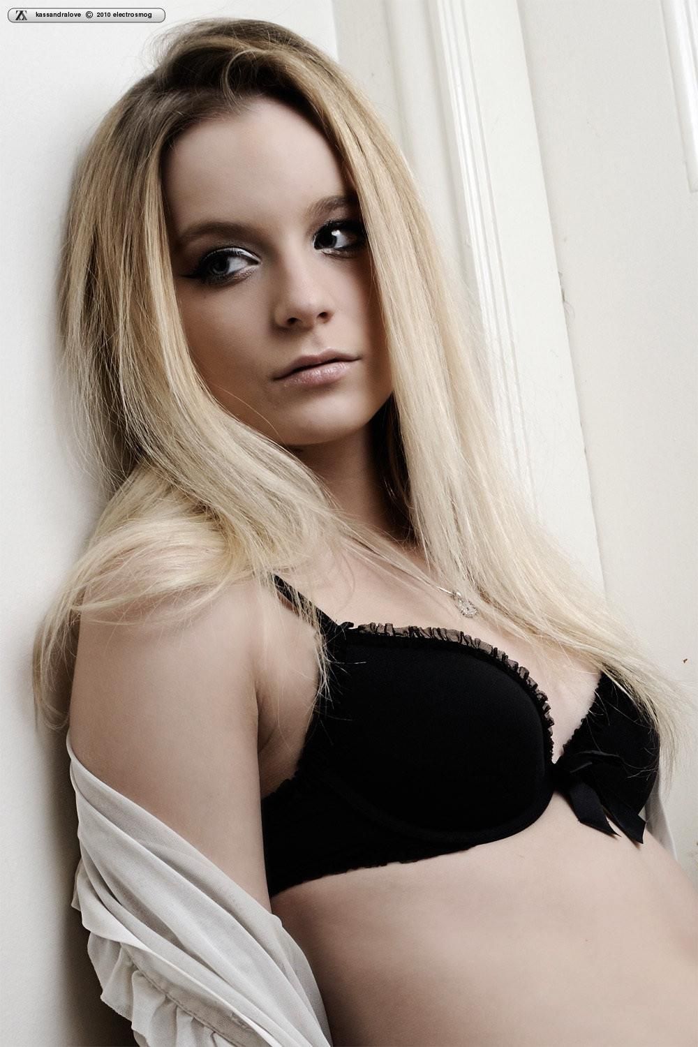 Zivity Kassandra Love Down The Hall (x)