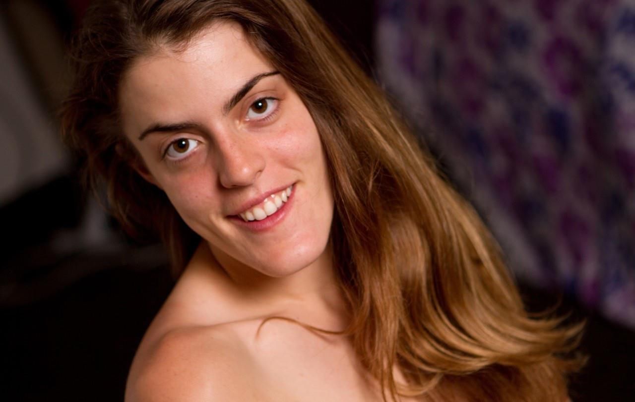 AMATUER peludo de pelo largo con una cara lisa Cuerpo caliente aya