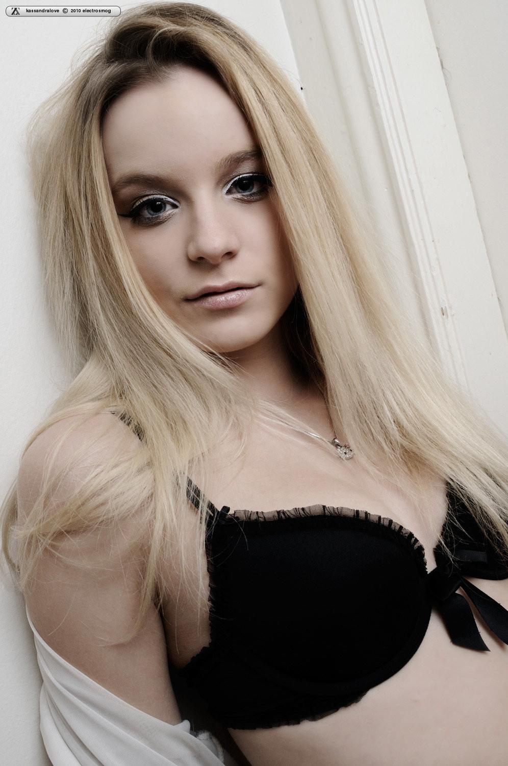 Zivity Kassandra Love Down The Hall (x)