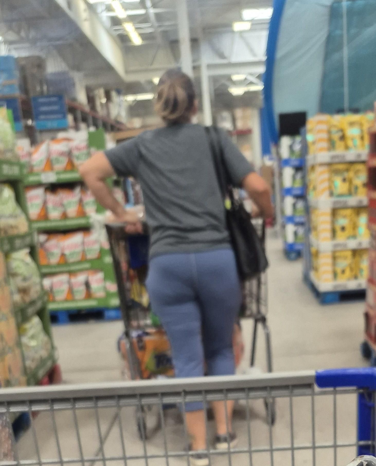 Shopping Voyuer