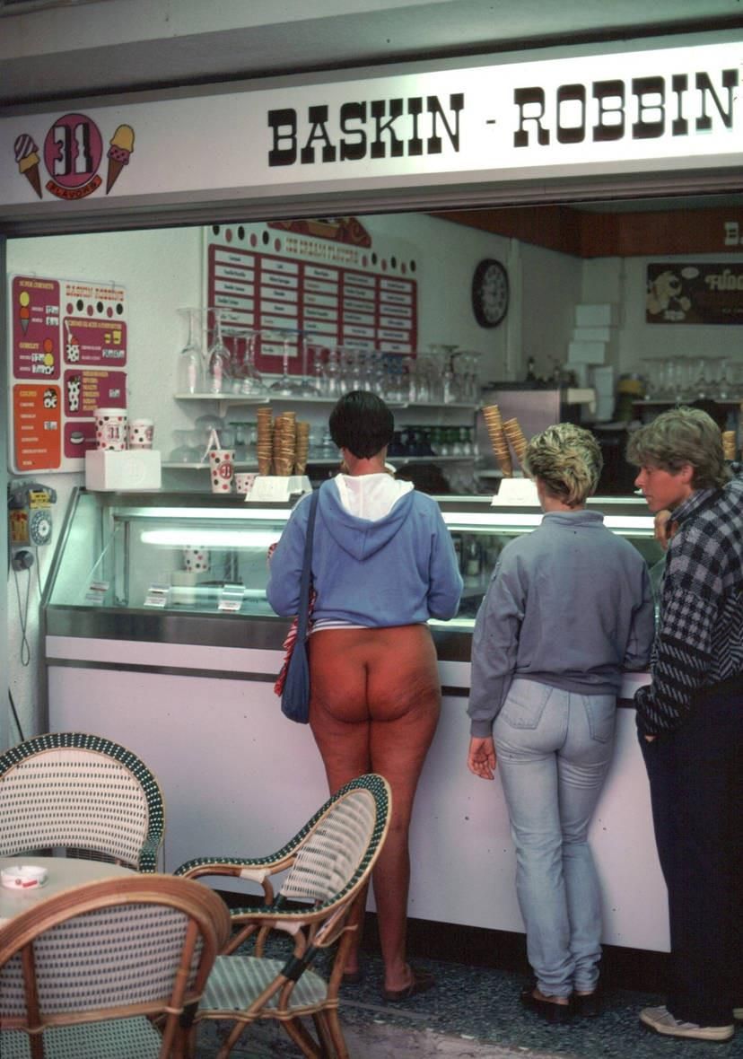 Bottomless nudist ass 