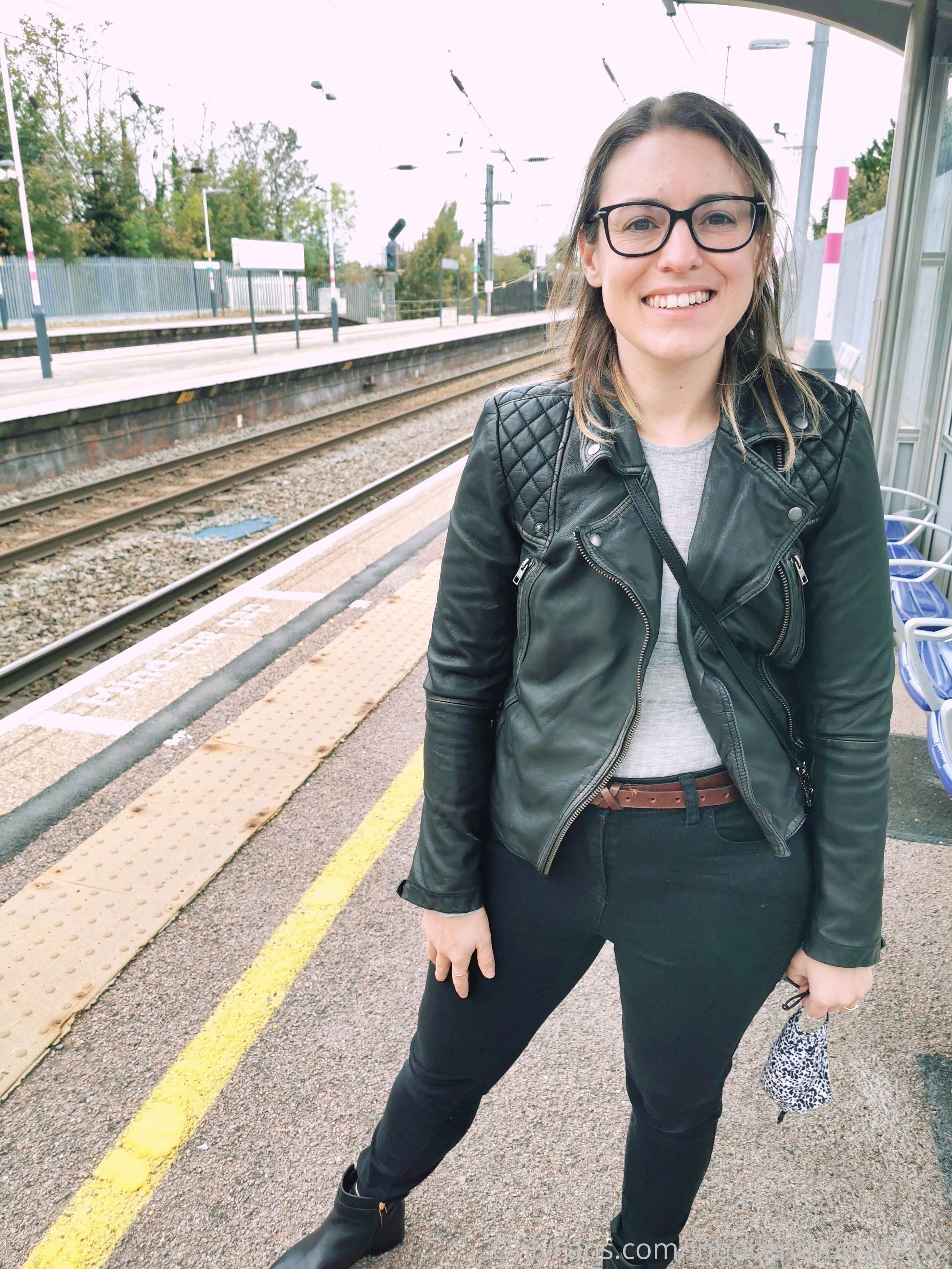 InnocentHotwife Amazing Sexy Curvy Wife with Glasses Hot Shots 