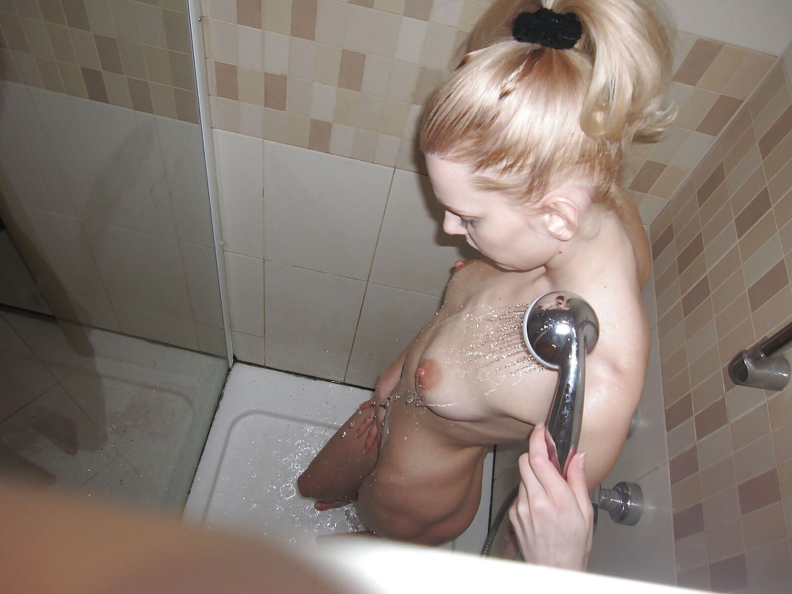 Ninfa de ducha rubia caliente