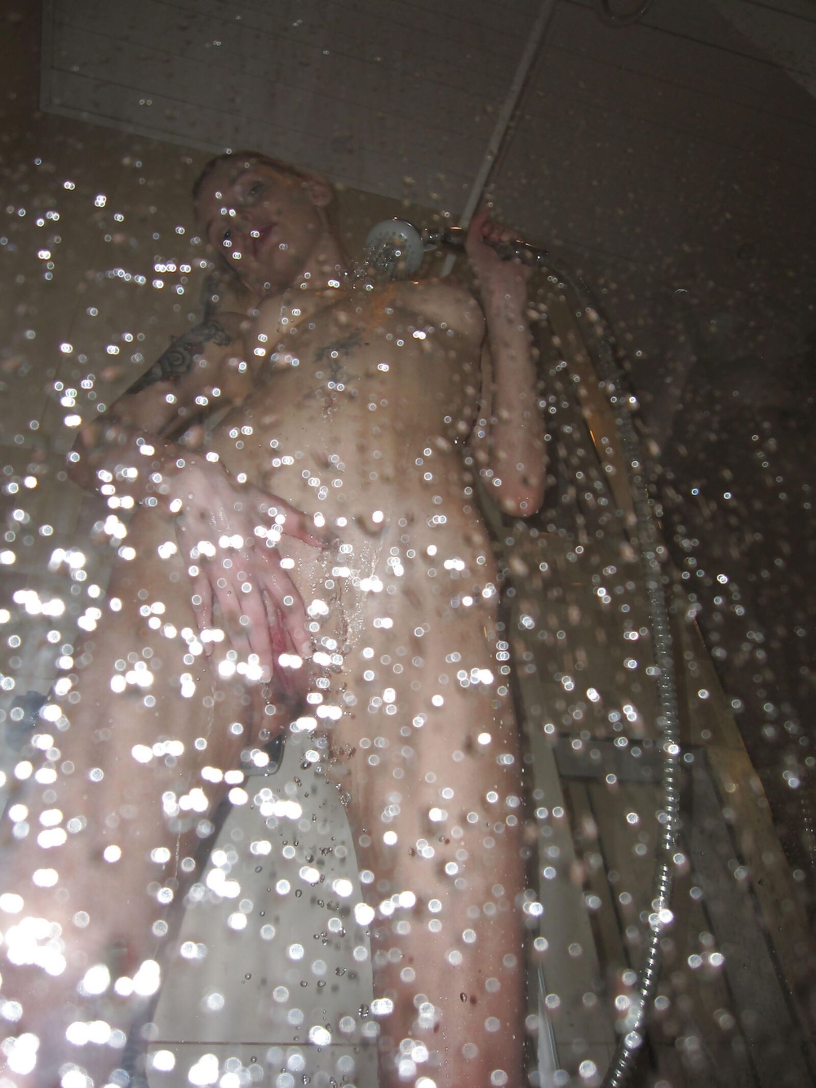 Ninfa de ducha rubia caliente