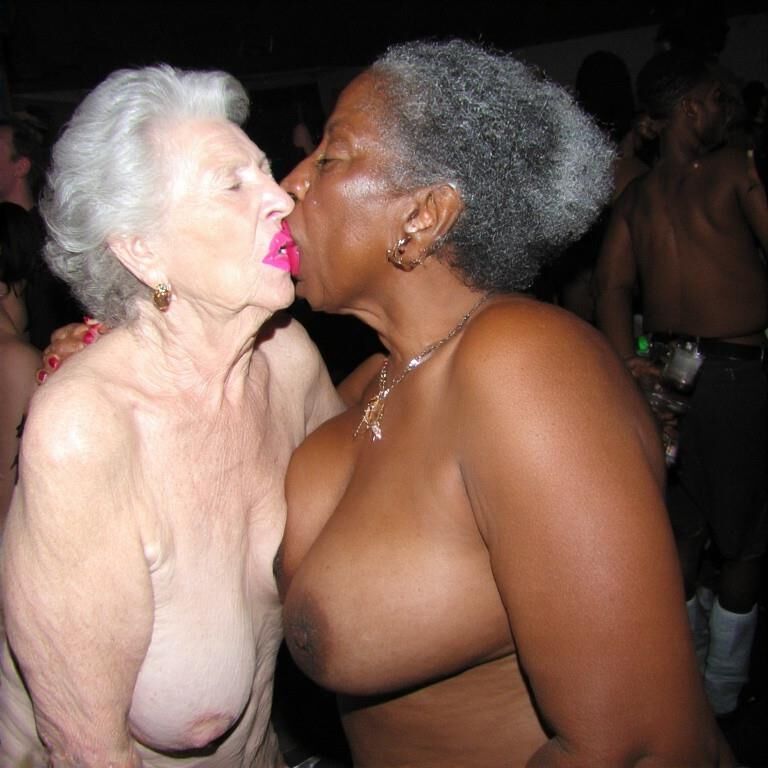 Interracial lesbian kissing