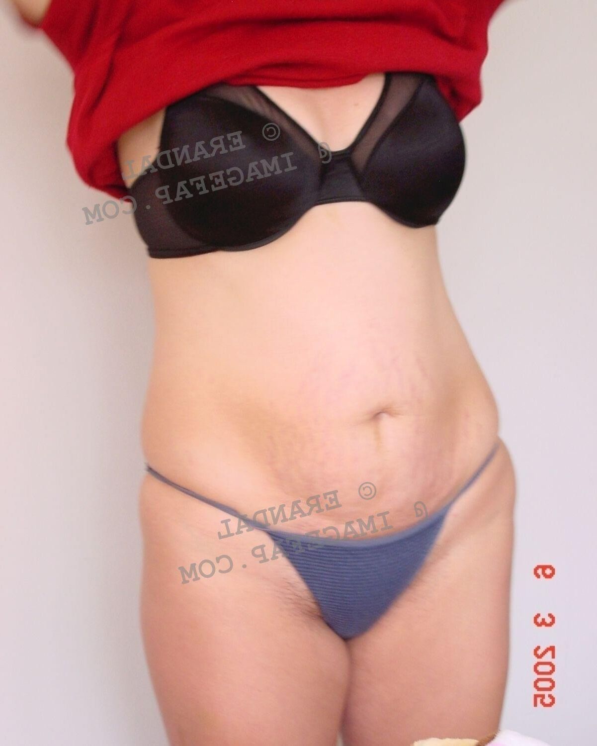 Mollige reife haarige Milf mit Dehnungsstreifen